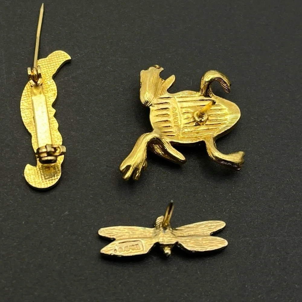 Lot of 3 Gold tone Vintage Avon Animal Pins/Brooches- Frog - Toucan - Dragonfly